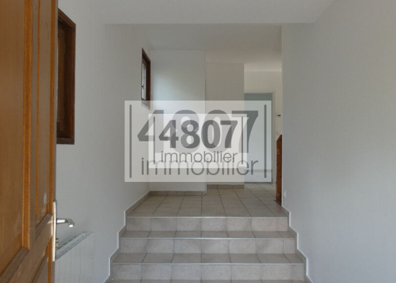 Maison T7 à louer à Viuz En Sallaz