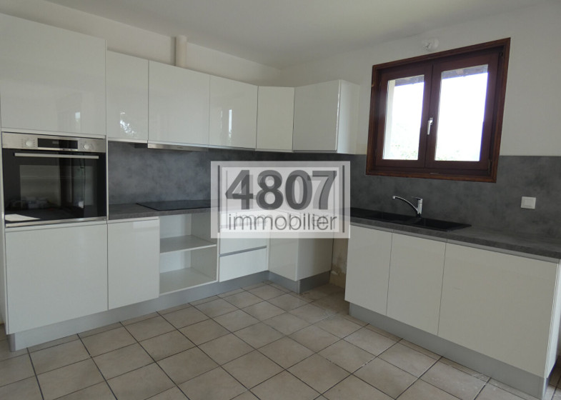 Maison T7 à louer à Viuz En Sallaz