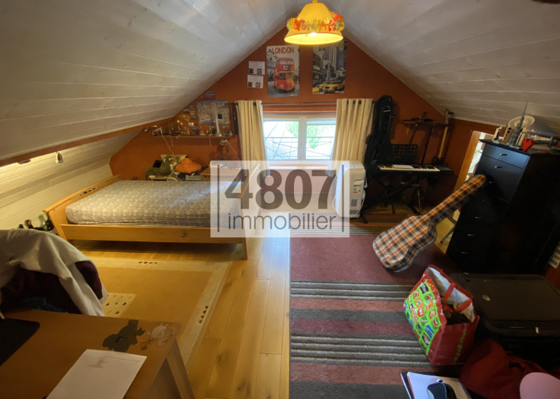 Maison T7 à vendre à Cuvat