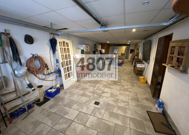 Maison T7 à vendre à Cuvat