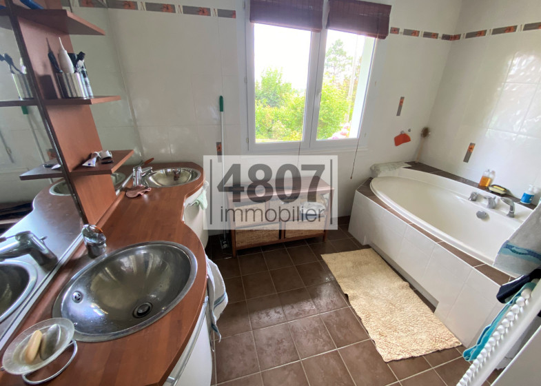 Maison T7 à vendre à Cuvat