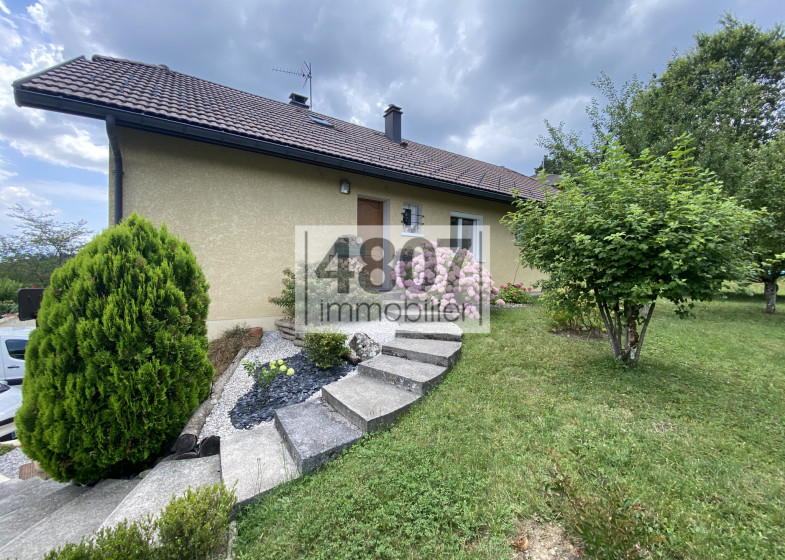Maison T7 à vendre à Cuvat