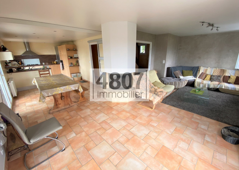 Maison T7 à vendre à Cuvat