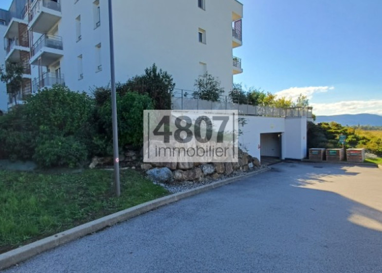 Parking à louer à Viry