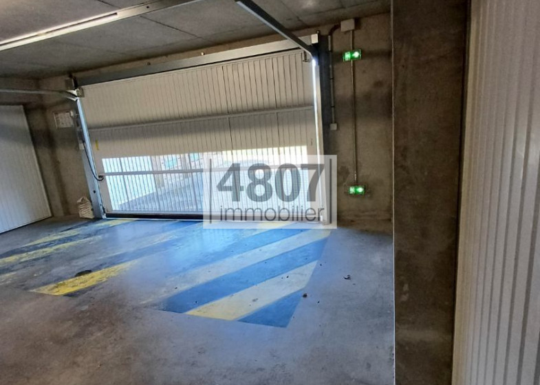Parking à louer à Viry