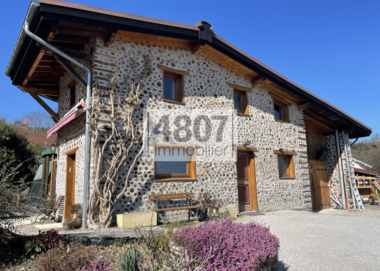 Maison T4 à vendre à Pers Jussy