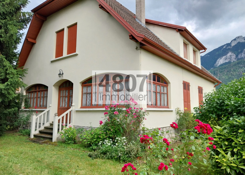 Maison T10 à vendre à Bonneville