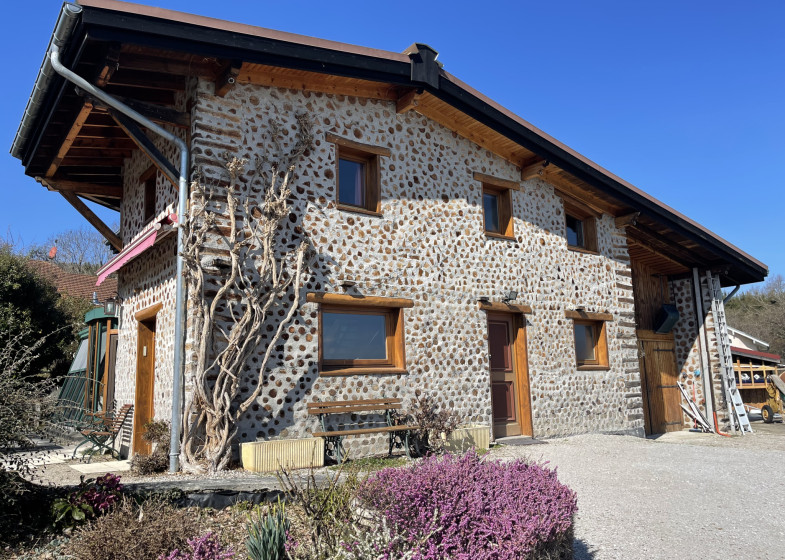 Maison T4 à vendre à Pers Jussy