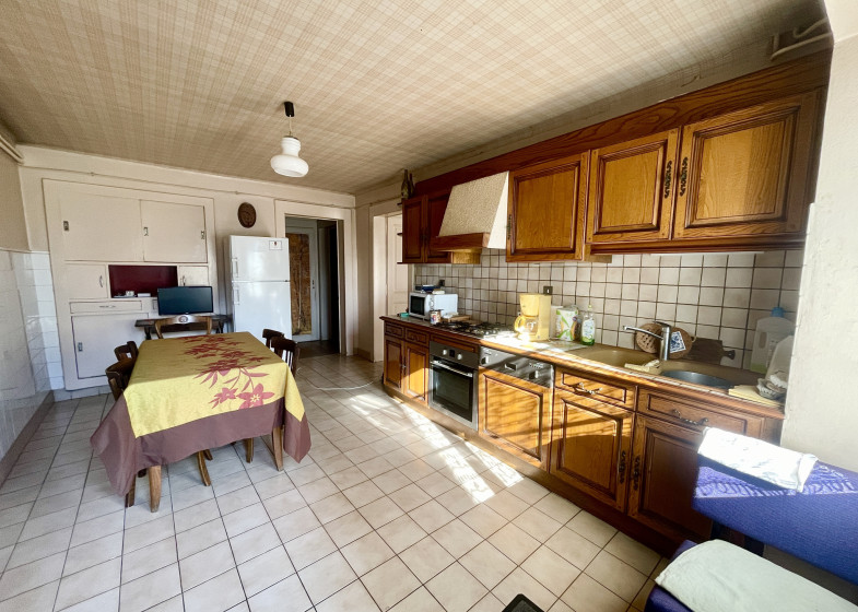 Maison T6 à vendre à Ayse