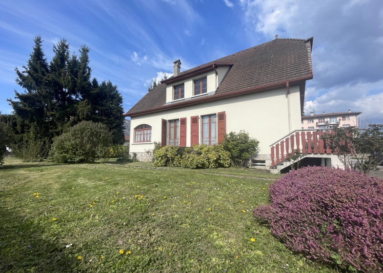 Maison T10 à vendre à Bonneville