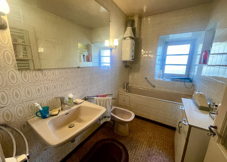 Maison T6 à vendre à Ayse