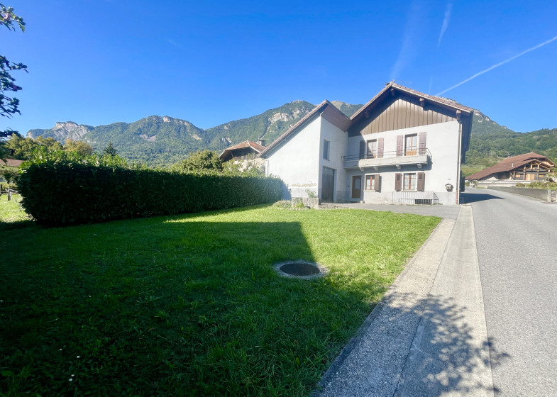 Maison T6 à vendre à Ayse