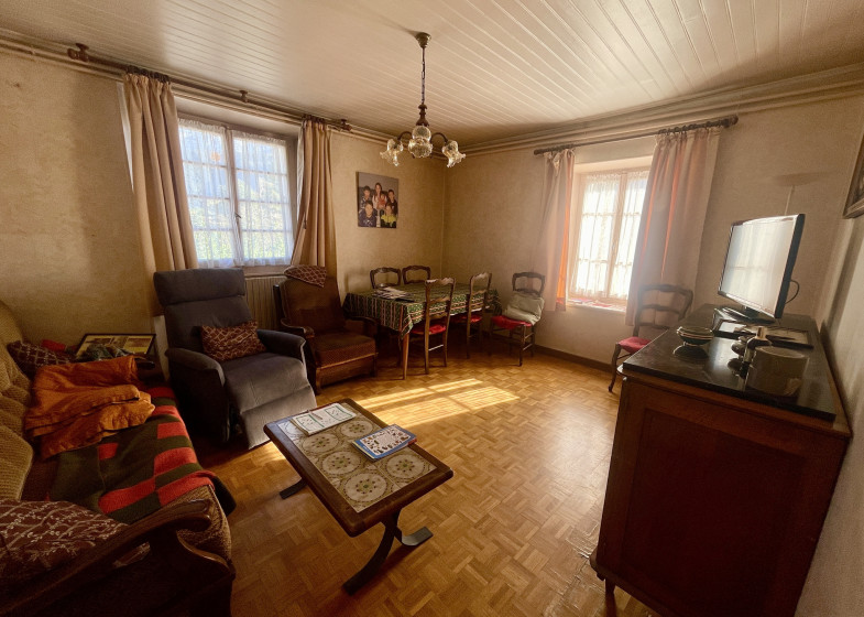 Maison T6 à vendre à Ayse