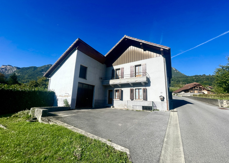 Maison T6 à vendre à Ayse