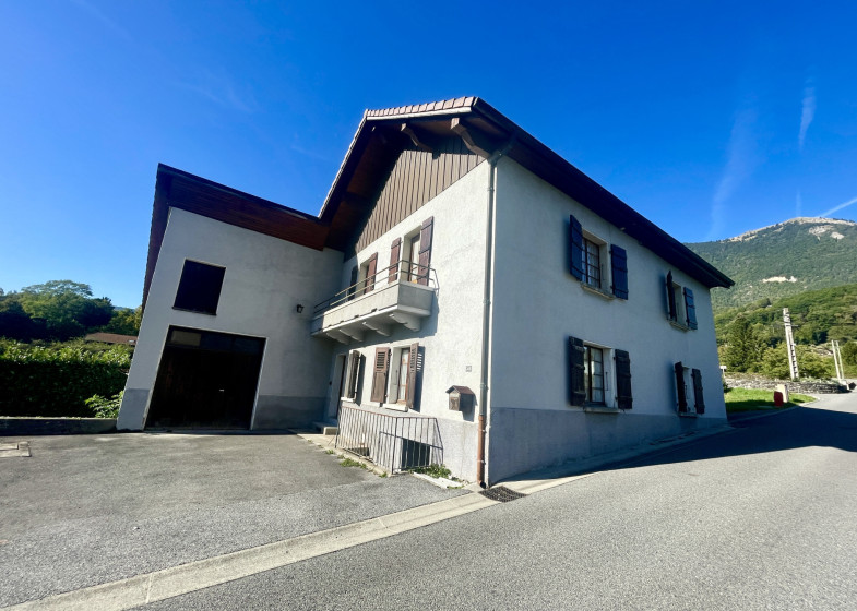 Maison T6 à vendre à Ayse