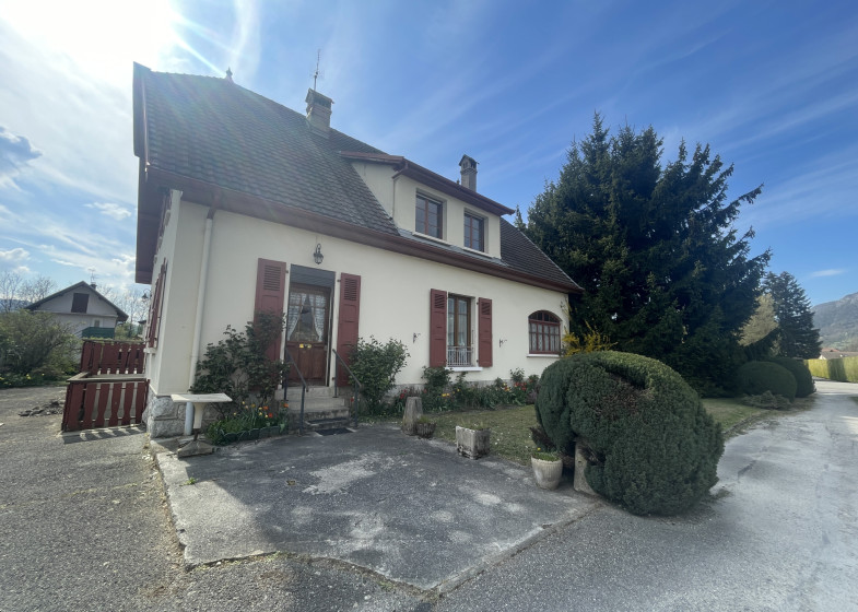 Maison T10 à vendre à Bonneville