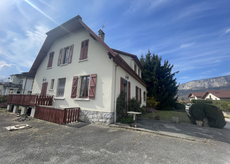 Maison T10 à vendre à Bonneville