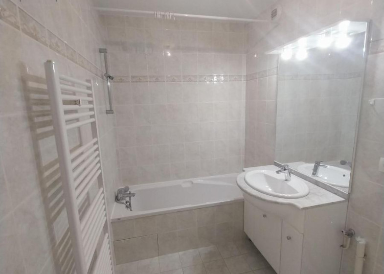 Appartement T2 à louer à Cranves Sales