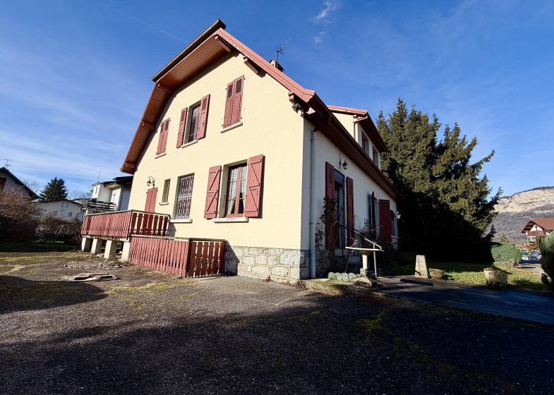 Maison T10 à vendre à Bonneville