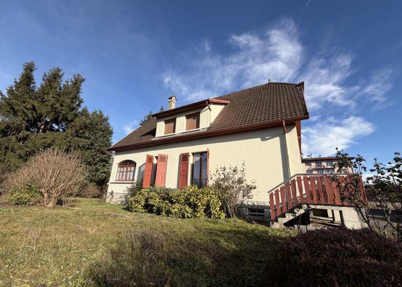 Maison T10 à vendre à Bonneville