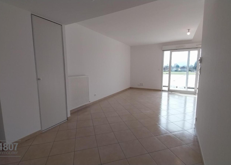 Appartement T3 à louer à Cranves Sales