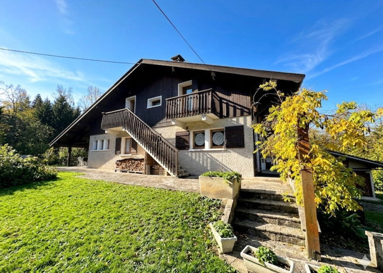 Maison T8 à vendre à Alby Sur Cheran