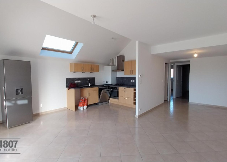 Appartement T3 à louer à Cranves Sales