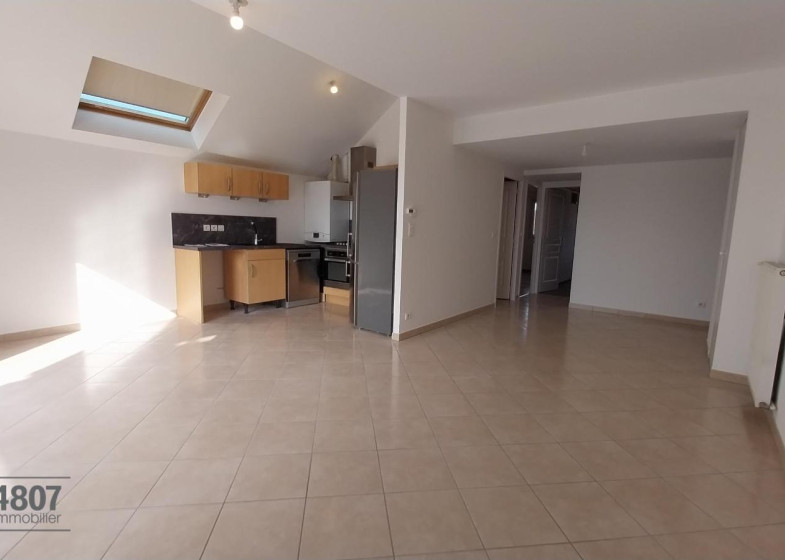 Appartement T3 à louer à Cranves Sales