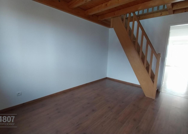 Appartement T3 à louer à Cranves Sales