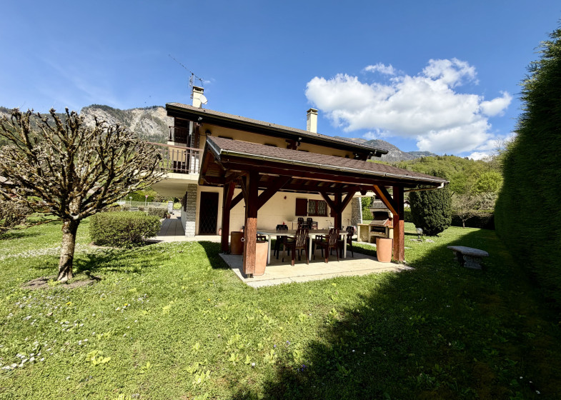 Maison T4 à vendre à Ayse