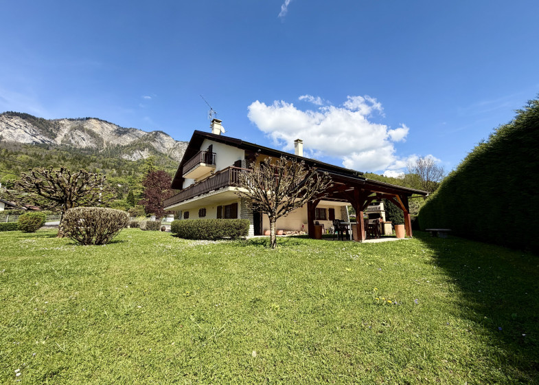 Maison T4 à vendre à Ayse