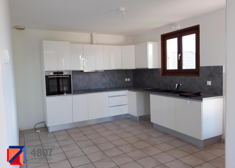 Maison T7 à louer à Viuz En Sallaz