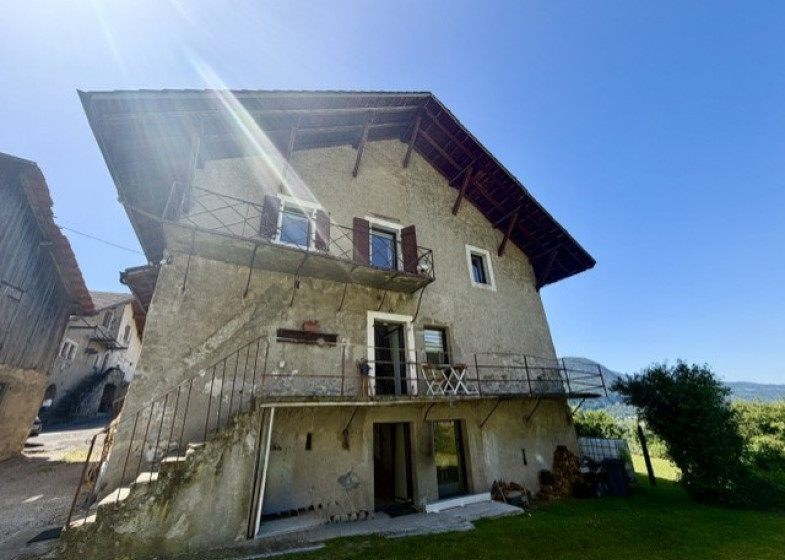 Maison T4 à vendre à Ayse
