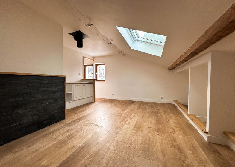 Maison T8 à vendre à Alby Sur Cheran